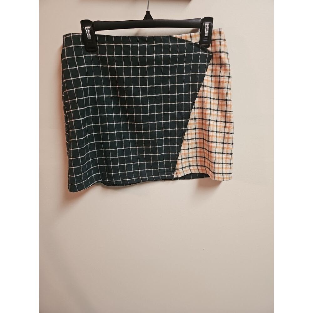 Urban Outfitters Green Fitted Preppy Plaid Mini Skirt SZ S - Picture 3 of 6